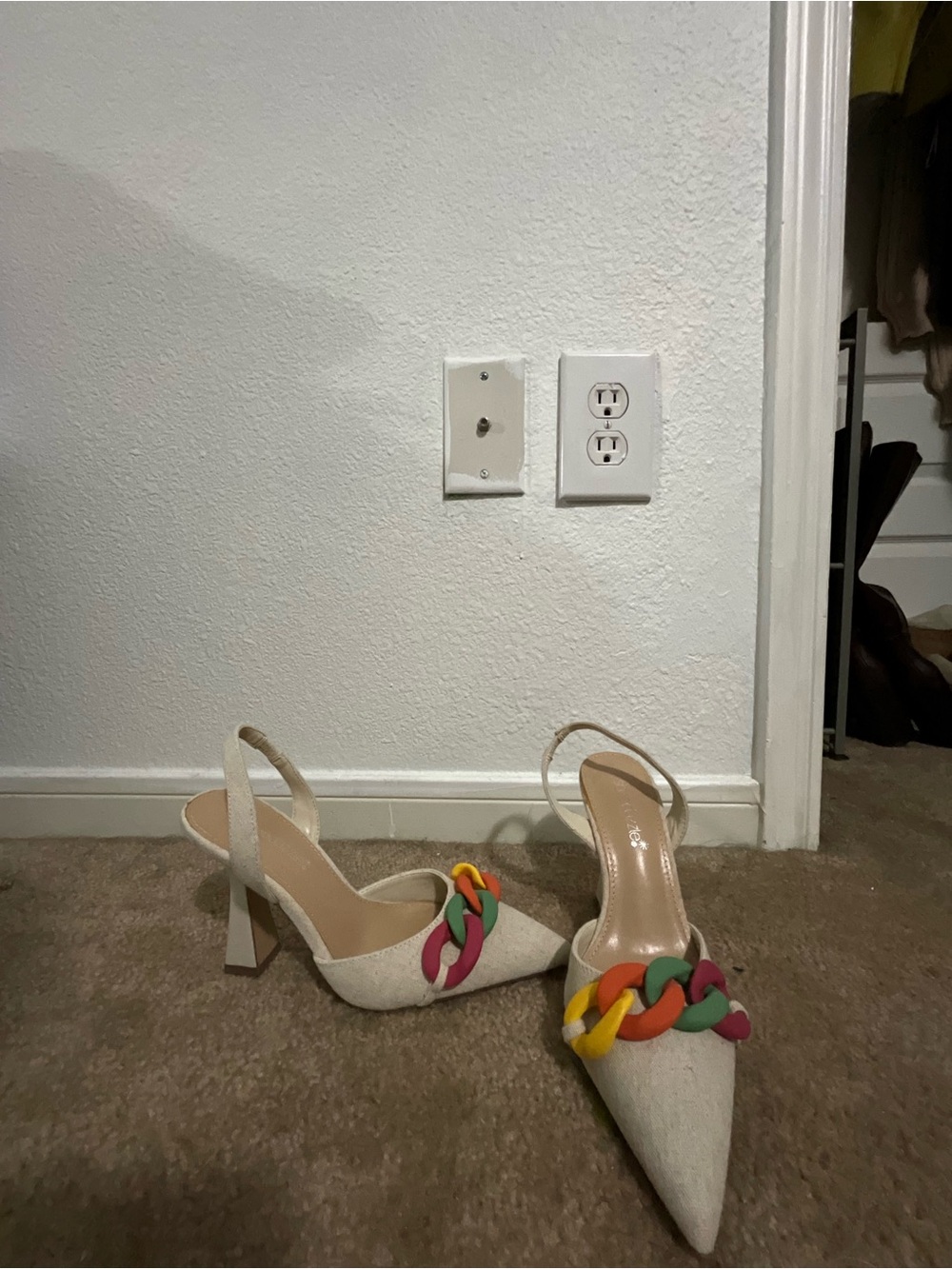 Pointed Slingback Heels with Multicolor Chain Detail